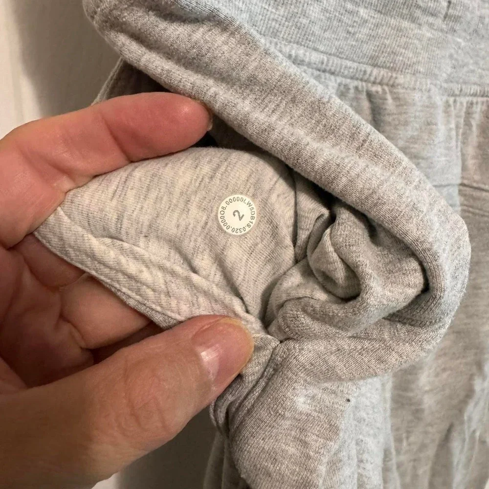 Lululemon grey high-waisted joggers with pockets